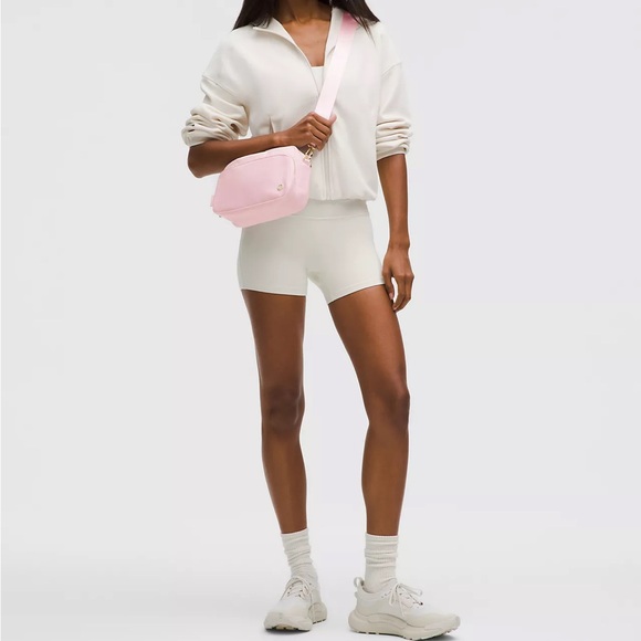 NWT Lululemon Everywhere Crossbody Bag 3L Large Blissful Pink/Gold MetalHardware - Picture 3 of 12